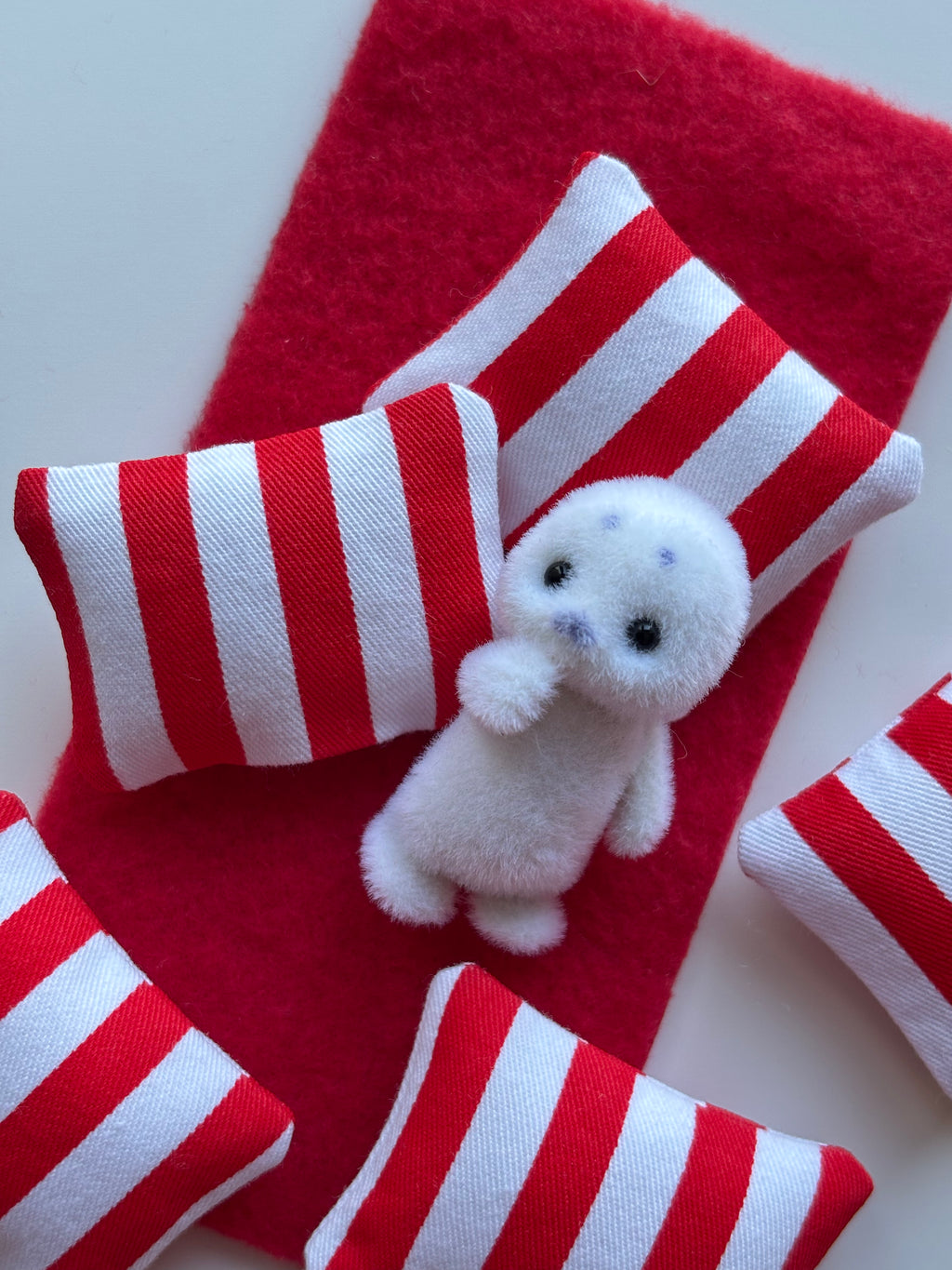 SET: 2x Miniature Pillow & 1x Red Blanket | STRAIGHT STRIPES |