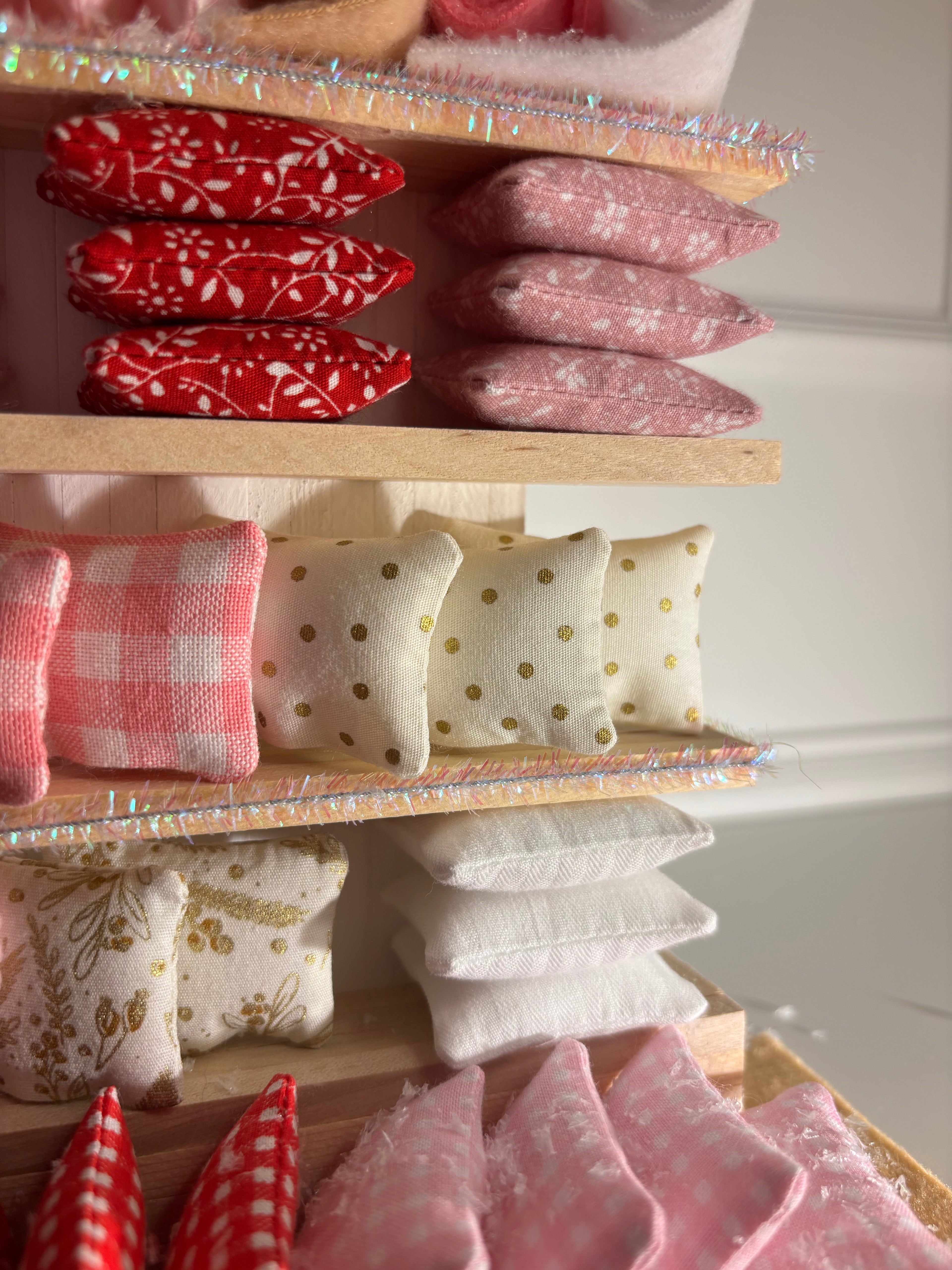 Miniature Pillow | GOLD DOTS |