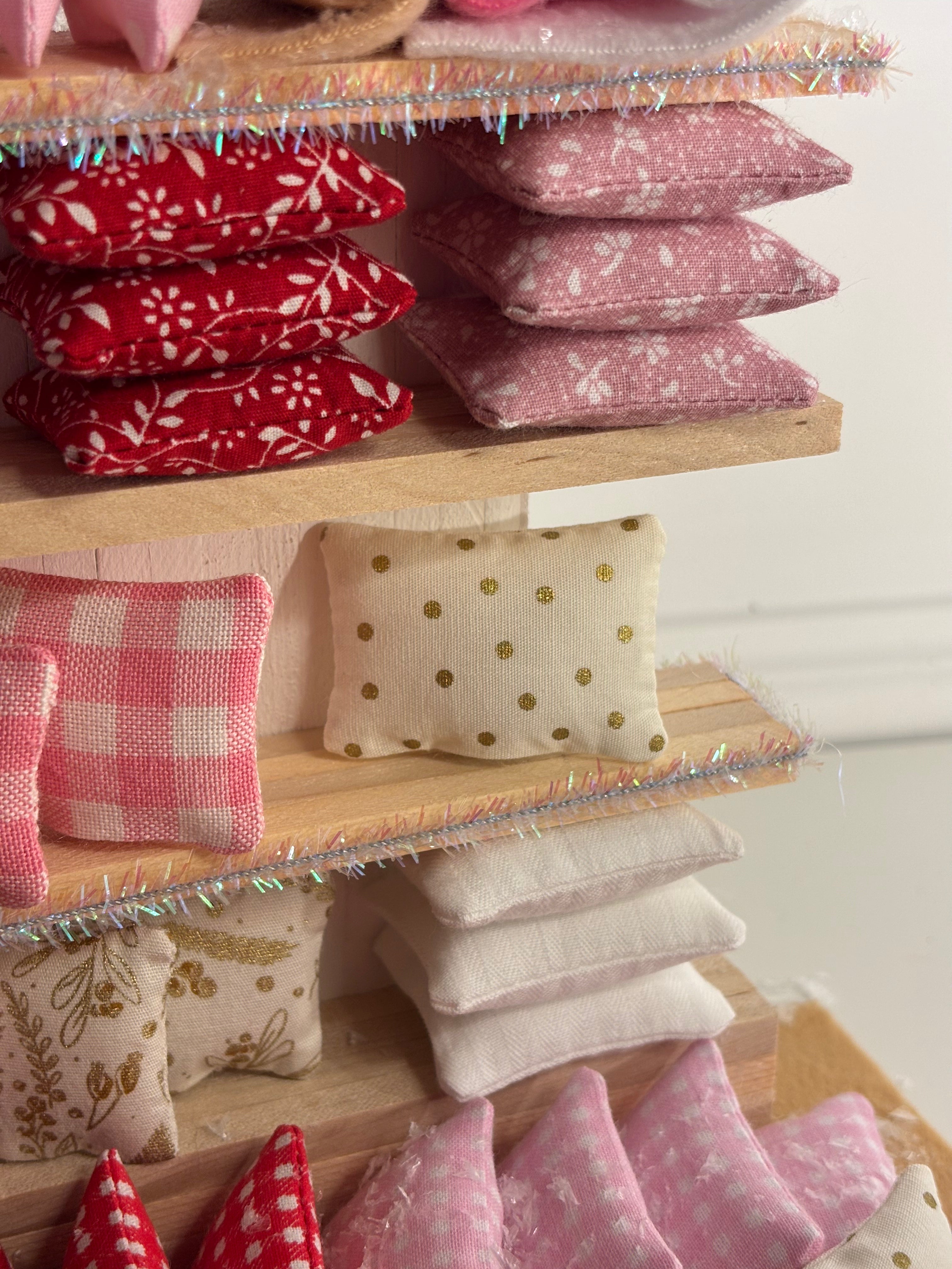 Miniature Pillow | GOLD DOTS |